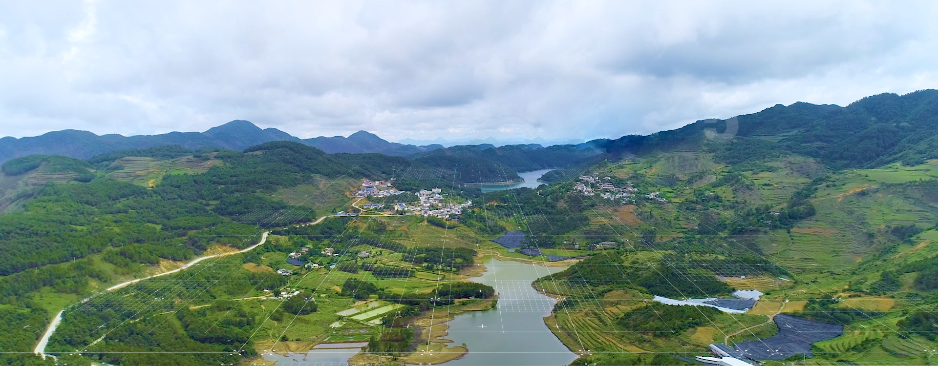 “夢(mèng)里桃鄉(xiāng)”水蜜桃基地