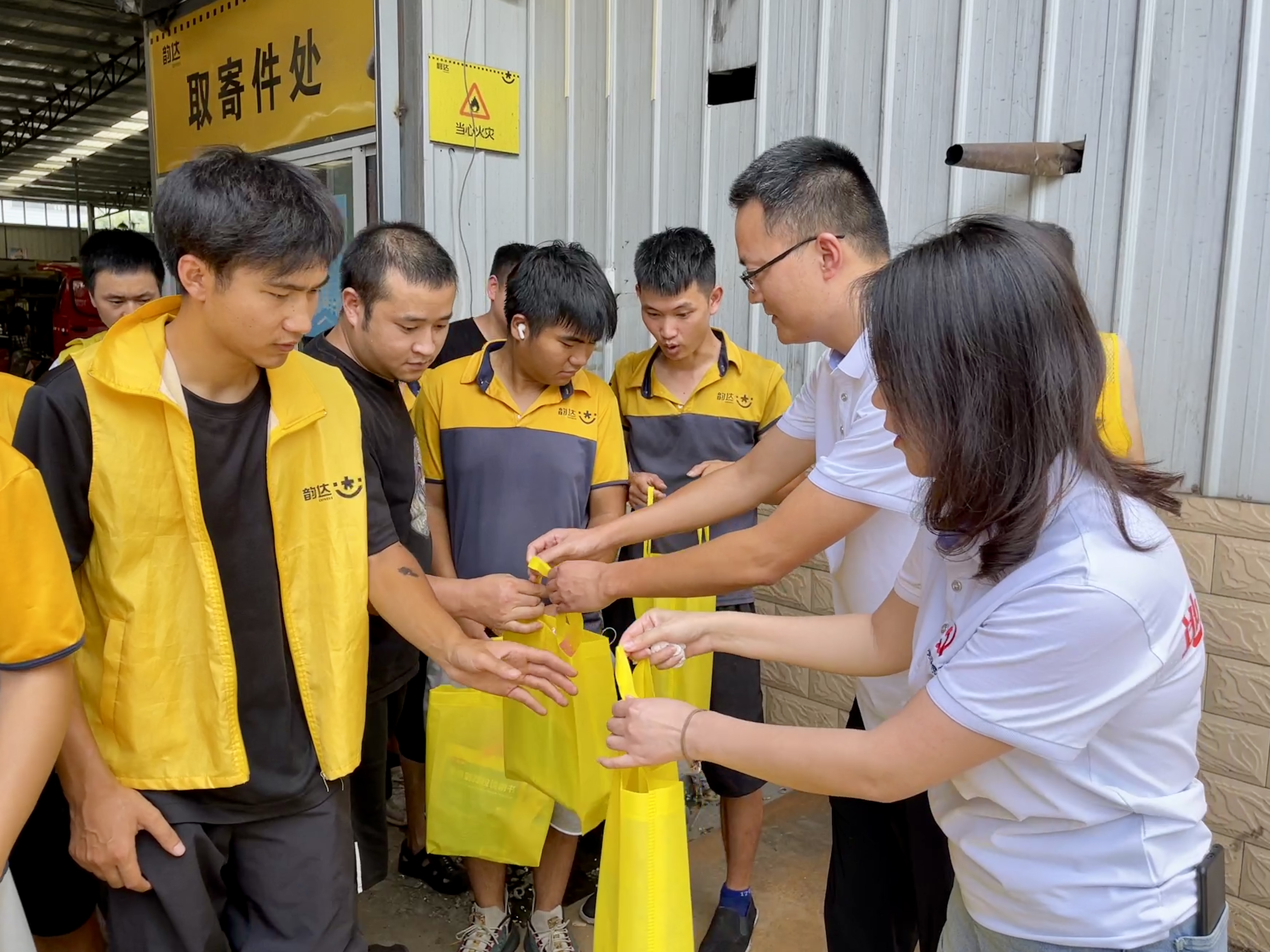 1722304354110742.jpg 1b2099821b5164afd7b0605f71f57ad.jpg